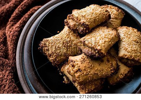Pastries With Tahini And Sesame / Tahinli Corek