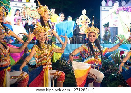 Bangkok,thailand -november 22 , 2018 : Unidentified Thai Pretty In Classical Thai Tune Monohra Danci