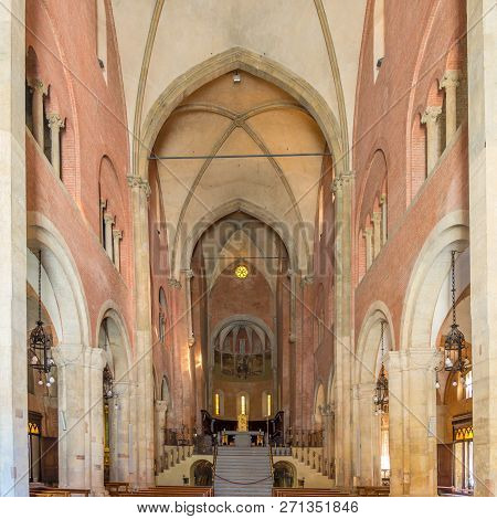Fidenza,italy - September 25,2018 - View At The Interior Cathedral Of Saint Domnius (san Donnino)in 