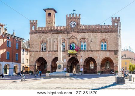 Fidenza,italy - September 25,2018 - View At The Town Hall And Garibaldi Obelisk In Fidenza. Fidenza 