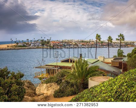 Newport Beach, California, Usa - January 9, 2018 : Balboa Peninsula Viewed From The Lookout Point Pl