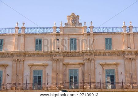 detalle de la arquitectura típica del casco antiguo de la siciliana