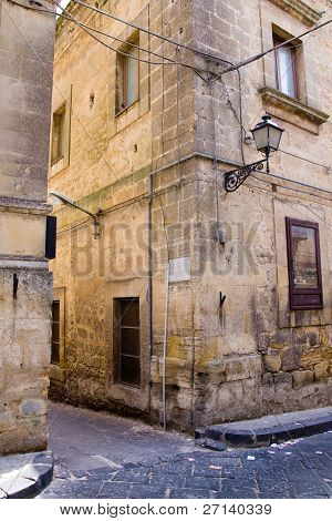 detalle de la arquitectura típica del casco antiguo de la siciliana