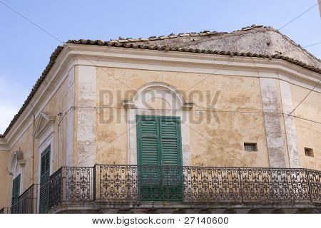 detalle de la arquitectura típica del casco antiguo de la siciliana