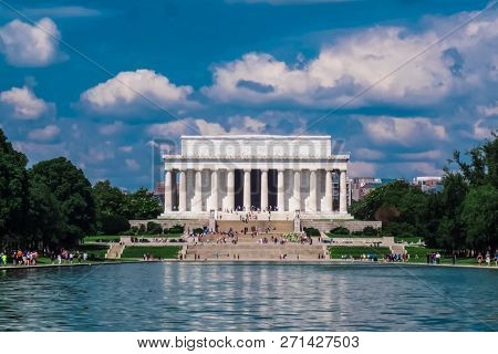 Washington, Usa - June 23, 2017: Lincoln Memorial, Reminding That All People Should Be Free