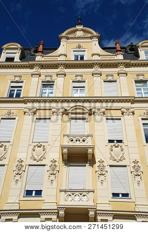 Typical House In Meran, South Tyrol, Italy, At The Via Giardini, Piazza Della Rena (sandplatz)