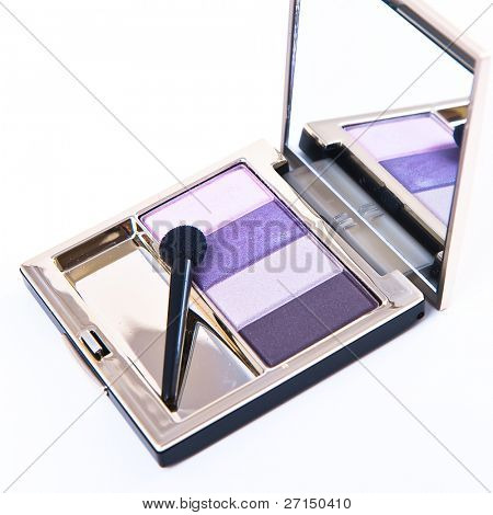 sombras conjunto com pincel sobre fundo branco
