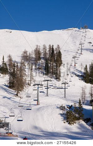 en ski chairlift i alpine resort