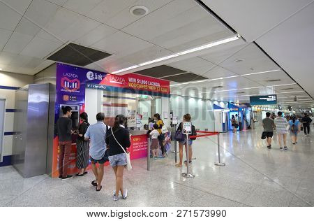 Singapore - November 17, 2018: Unidentified People Visit Ez Link Ticket Office At Orchard Road Stati