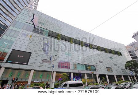 Singapore - November 17, 2018: Unidentified People Visit 313summerset Shopping Mall In Orchard Road 