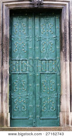 Vecchio porta verde metallo