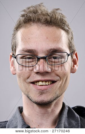 Vysoce detailní fine art portrét. usmíval se šťastný člověk
