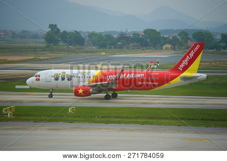 Hanoi, Vietnam - January 12, 2016: Airbus A320-200 (vn-a650) Of Vietjetair Airlines Close-up On The 