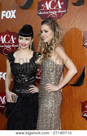 LOS ANGELES - DEC 5: Susie Brown; Danelle Leverett The Girls JaneDear arriva presso l'American Co
