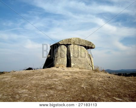 TapadÃ £ o Dolmen, der zweitgrößte Dolmen in Portugal.