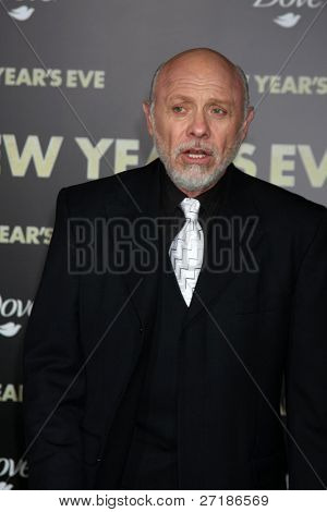 LOS ANGELES - DEC 5: Hector Elizondo arriva alla Premiere mondiale di 