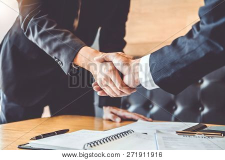 Business People Greeting New Colleagues While Job Interviewing Shaking Hands Meeting Planning After