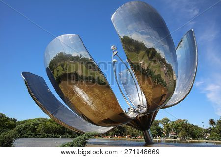 Buenos Aires, Argentina - November 4, 2018: Floralis Generica In Buenos Aires. Its A Metal Sculpture