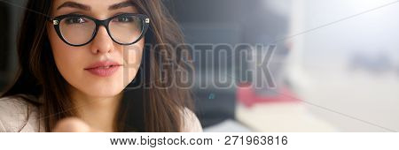 Adult Beautiful Happy Smile Fashion Businesswoman Customer Indian Busy Management Practice Vendor St