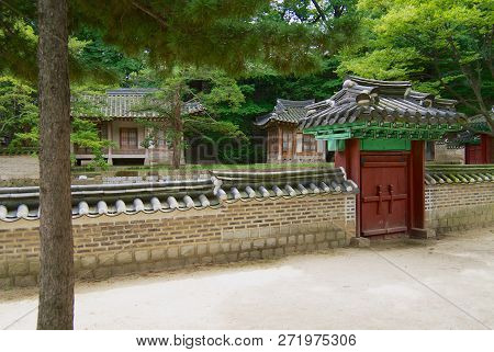Seoul, Korea - August 31, 2008: Traditional Pavilions In Changdeokgung Palace Within A Large Park In