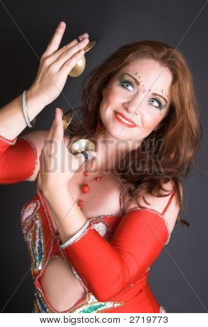 Mavedanser i rød