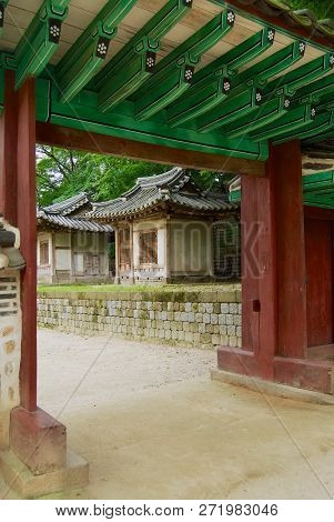 Seoul, Korea - August 31, 2008: Traditional Pavilions In Changdeokgung Palace Within A Large Park In