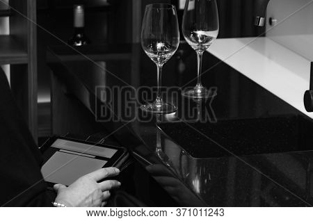 Sommelier, Cavist. Training In School Sommelier. Wine School. Wine Tasting