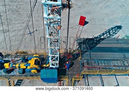 Drilling Rig For Oil Well Drilling. Equipment For Drilling An Oil And Gas Well.