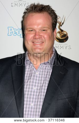 LOS ANGELES - syys 21: Eric Stonestreet saapuu Primetime Emmy esiintyjät ehdokas vastaanottoon 