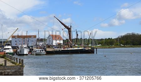Woodbridge, Suffolk, England - May 04, 2019: River Deben At Woodbridge With Tide Mill And Sailing Ba