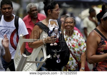 Salvador, Bahia / Brazil - October13, 2019: Devotees Arrive At Fonte Nova Arena In Salvador, For Mas