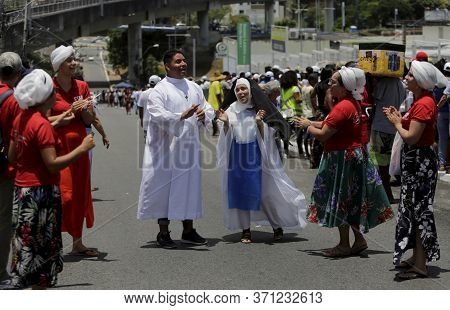 Salvador, Bahia / Brazil - October13, 2019: Devotees Arrive At Fonte Nova Arena In Salvador, For Mas
