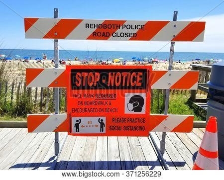 Rehoboth Beach, Delaware, U.s.a - June 13, 2020 - The Sign On The Boardwalk That Advised The Visitor