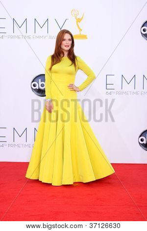 Лос-Анджелес - 23 сентября: Джулианна Мур прибывает в 2012 Emmy Awards в театре Nokia сентября 