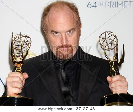 LOS ANGELES - SEP 23: Louis Szekely, aka Lewis C.K. v tiskovém centru Emmy Awards 2012 bez