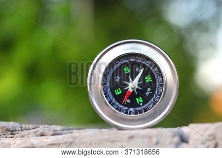 Round Basic Compass Round Compass On Image & Photo (Free Trial) | Bigstock