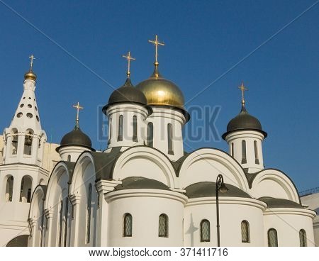 Gold And Black Onion-shaped Domes With 5 Latin Crosses Atop  An Orthodox Church In Havana, Cuba