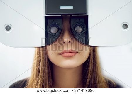 Consultation With An Ophthalmologist. Medical Equipment. Coreometry.