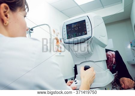 Consultation With An Ophthalmologist. Medical Equipment. Coreometry.