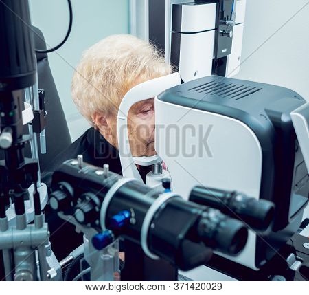 Consultation With An Ophthalmologist. Medical Equipment. Coreometry.