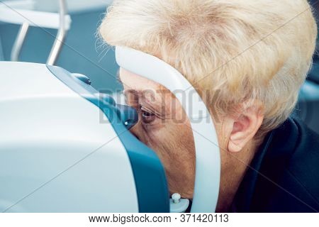 Consultation With An Ophthalmologist. Medical Equipment. Coreometry.