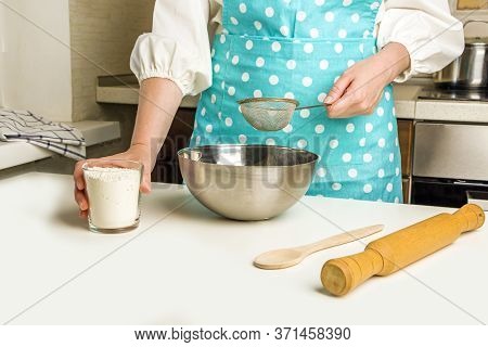 Cooking Vegetarian Dumplings With Mashed Potatoes (kreplach, Jewish Ravioli) In Home Kitchen. Step 1