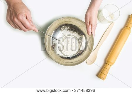 Cooking Vegetarian Dumplings With Mashed Potatoes (kreplach, Jewish Ravioli) In Home Kitchen. Step 2