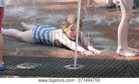 Gomel, Belarus - June 10, 2020: Children Bathe In A Fountain In The Park Gromyko