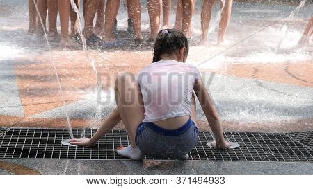 Gomel, Belarus - June 10, 2020: Children Bathe In A Fountain In The Park Gromyko