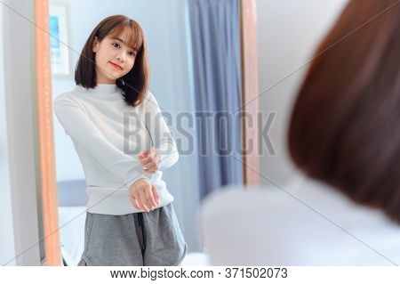 Asian Woman Make Up And Dress-up At Home. Lifestyle In The Bedroom. Social Distancing And Self-quara