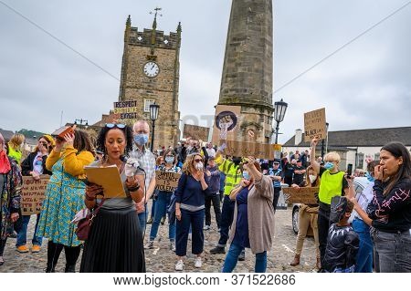 Richmond, North Yorkshire, Uk - June 14, 2020: Blm Protester Speaking In Front Of The Obelisk And Th