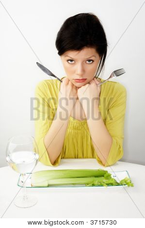 물과 샐 러 리와 함께 아침 식사