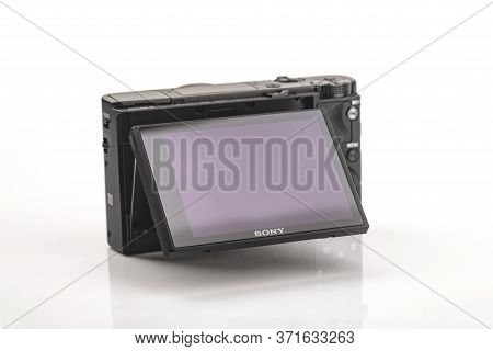 Huettenberg, Germany_ 06_april_2020: Sony Rx 100 Vi Is The Premium Compact Camera From Sony With A 1