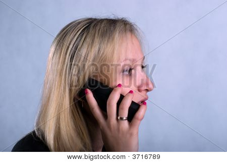携帯電話の女の子が